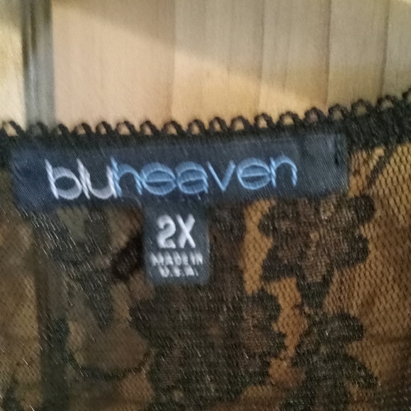 Black lace flower tee shirt - Picture 2 of 3